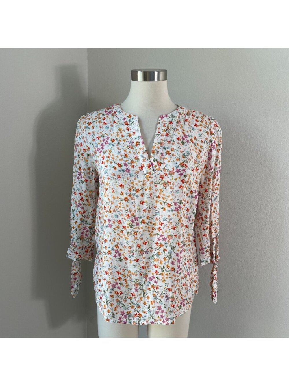 Cynthia Rowley Womens Small Floral V Neck Blouse Shirt Lightweight 3/4 Sleeve